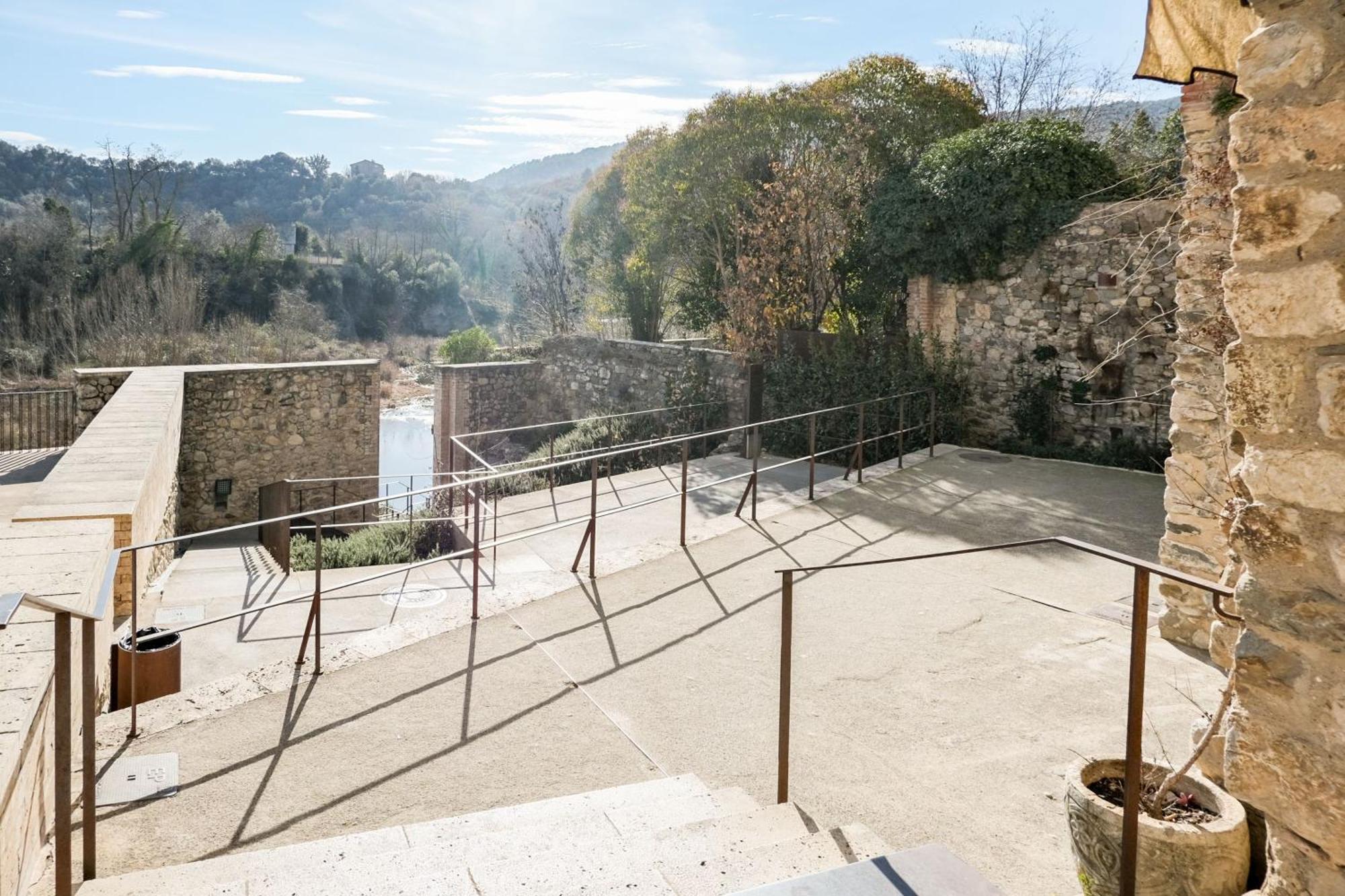 10 Del Pont Alojamiento Con Vistas Panoramicas Besalú Екстериор снимка